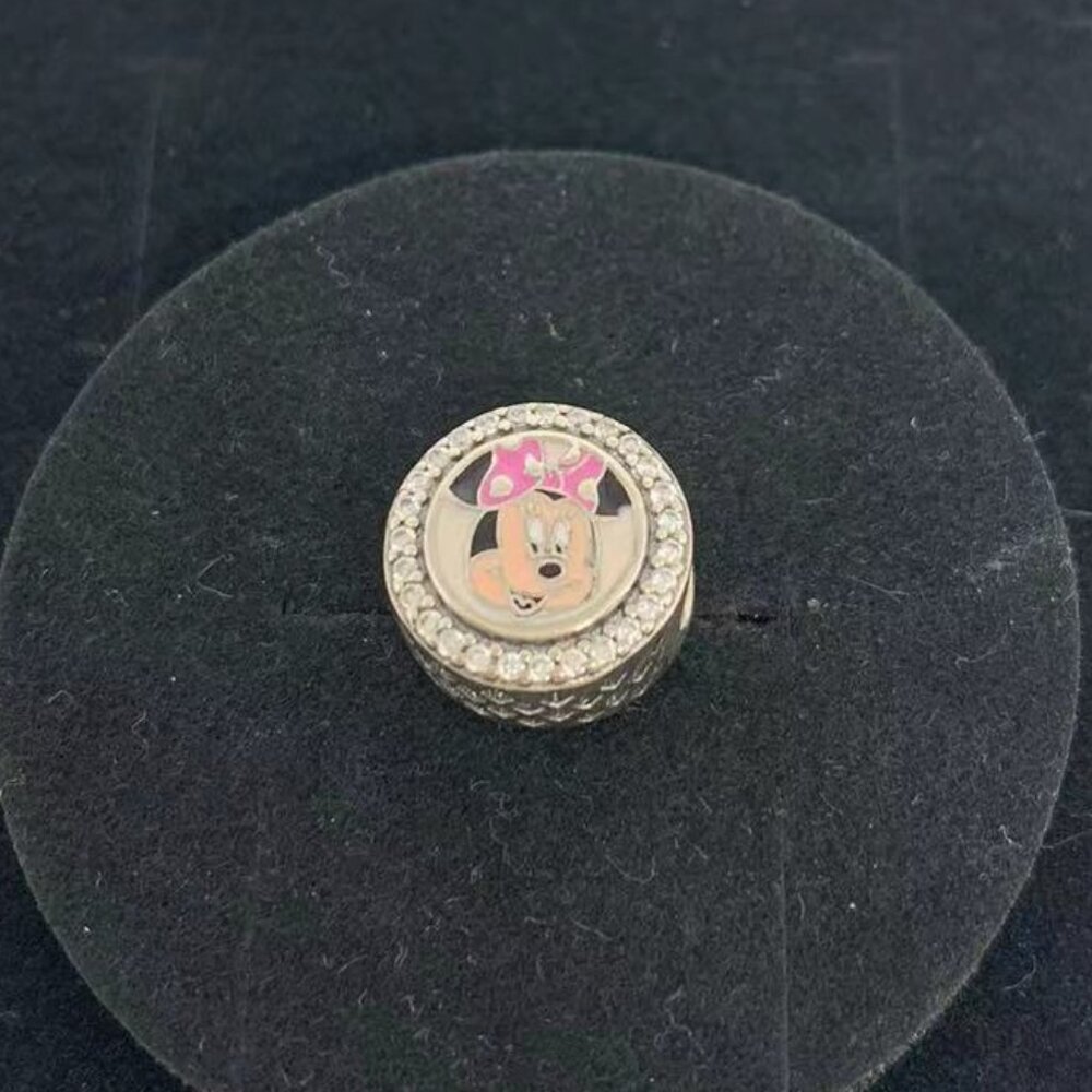 Pandora Nuevo Charm de Minnie en Disneyland Paris